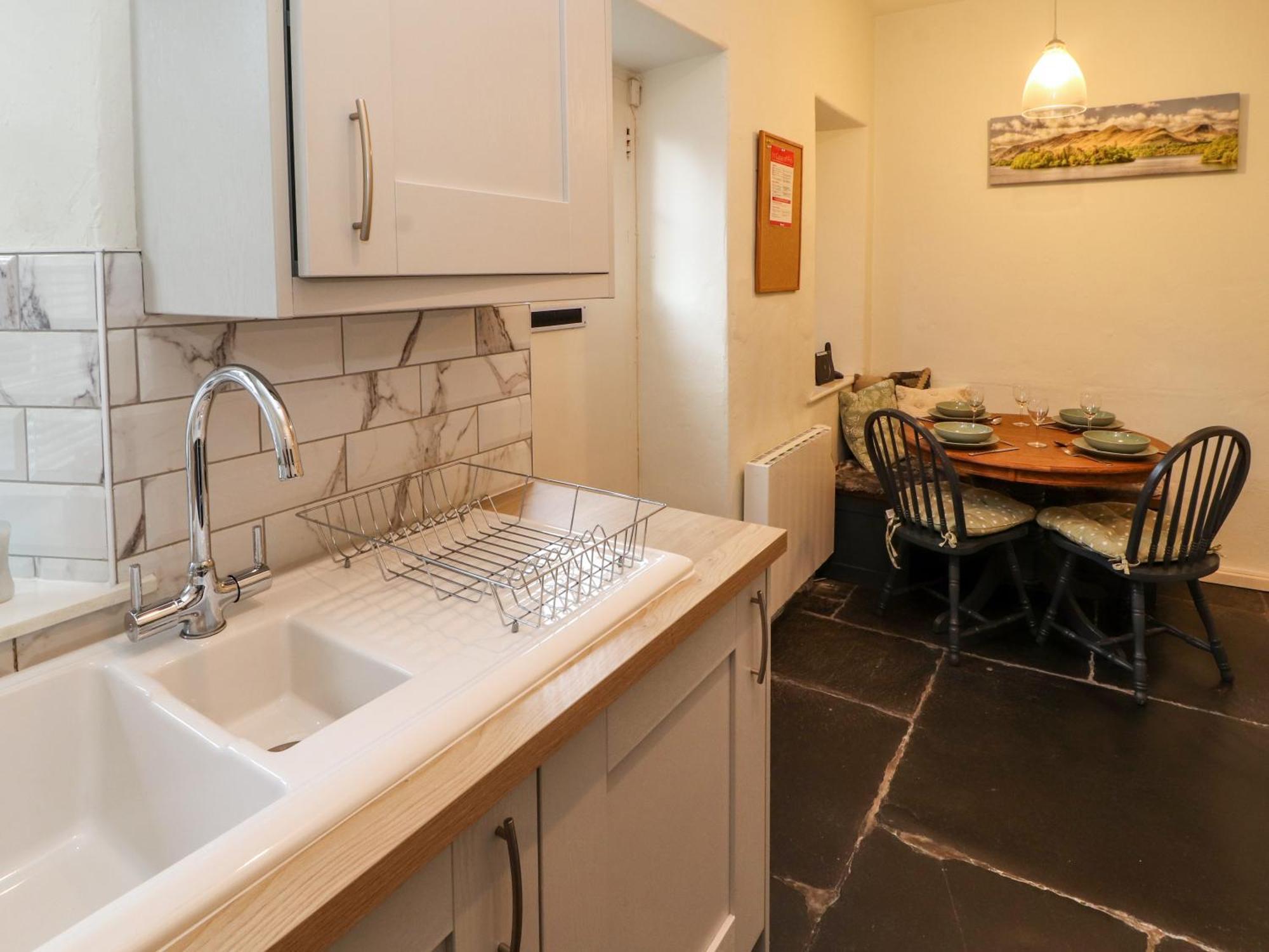 Ednas Cottage Ембълсайд Екстериор снимка