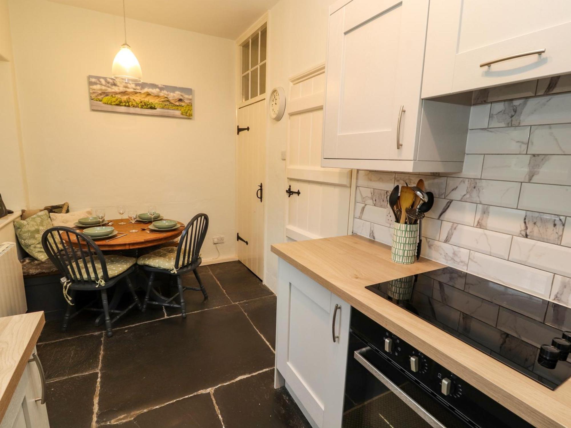 Ednas Cottage Ембълсайд Екстериор снимка