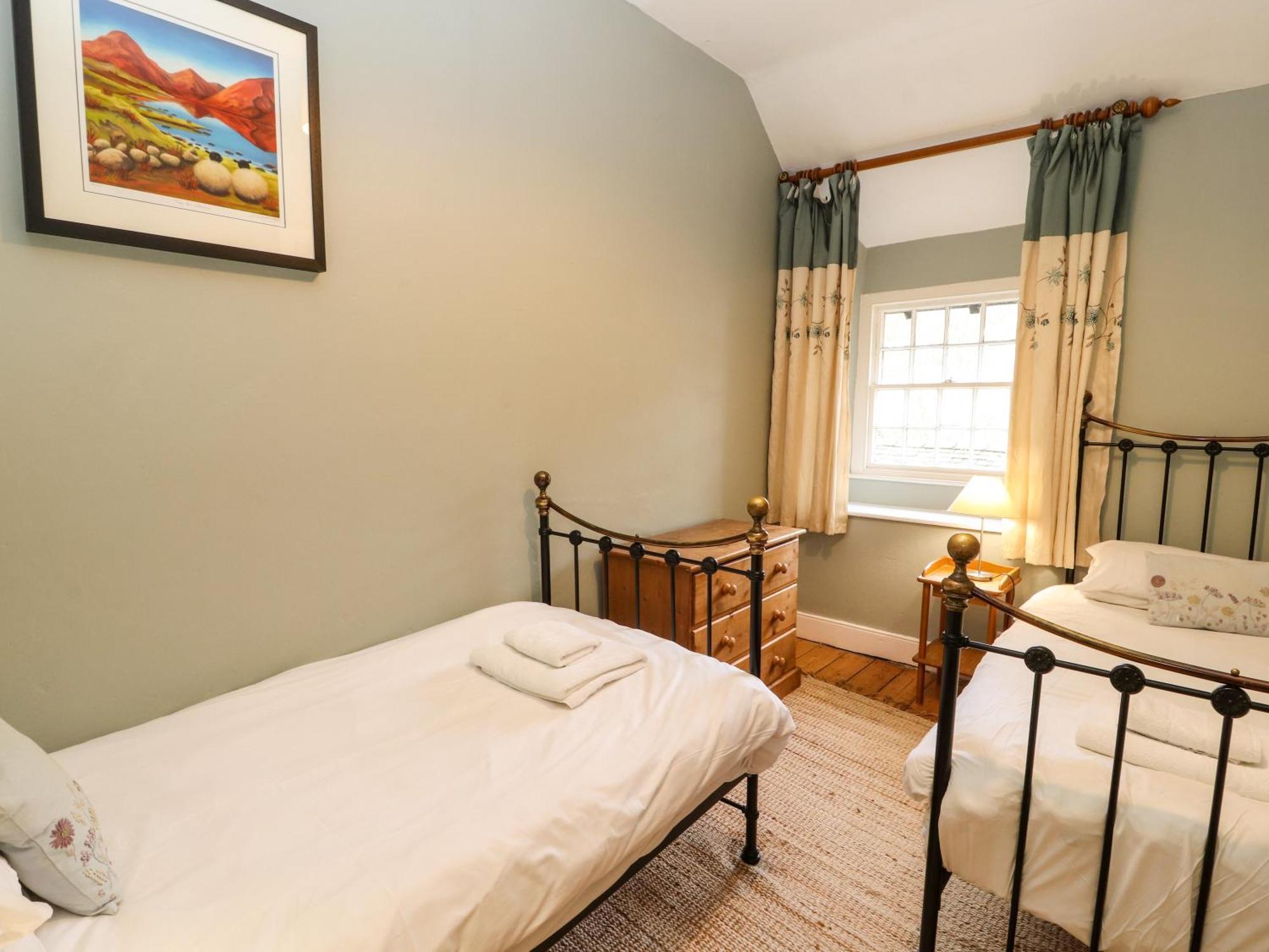 Ednas Cottage Ембълсайд Екстериор снимка