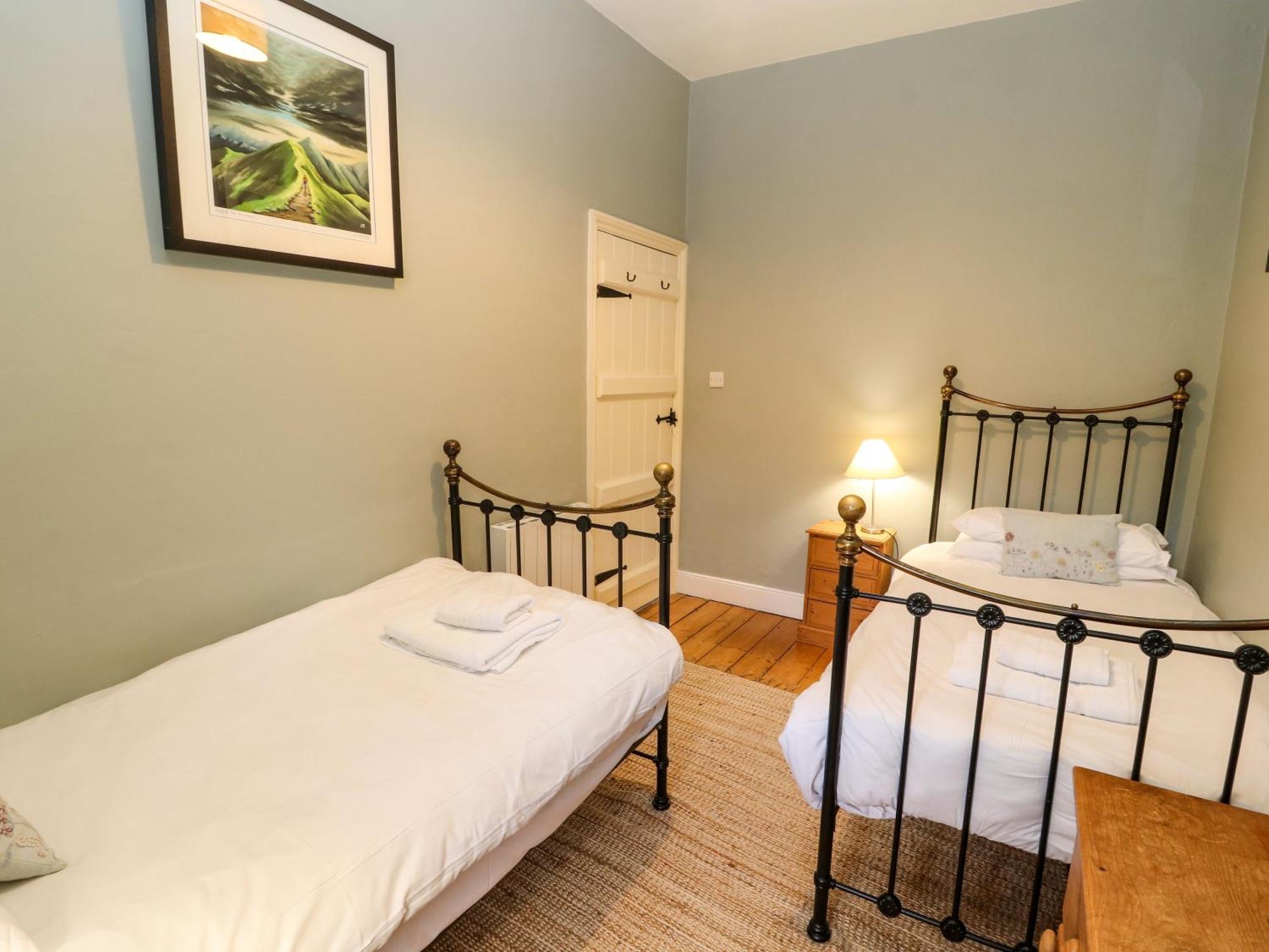 Ednas Cottage Ембълсайд Екстериор снимка